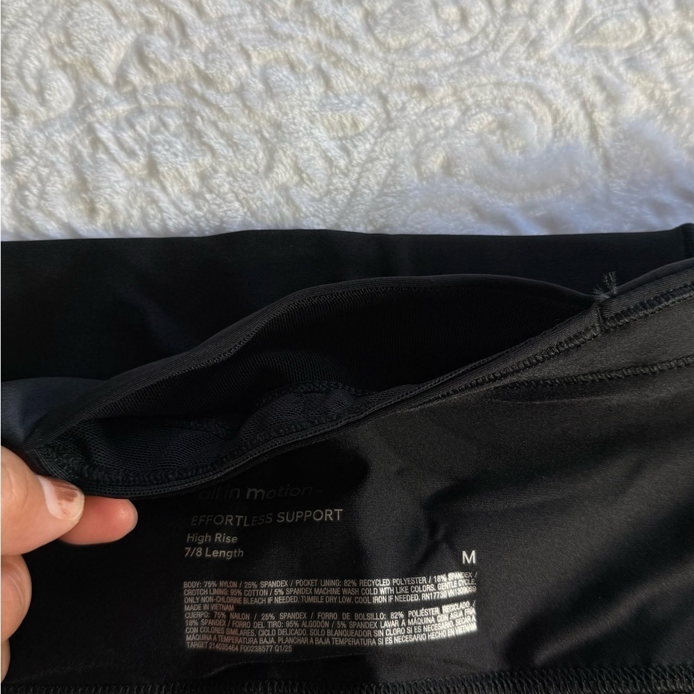 All in Motion Effortless Support High Rise 7/8 Black Leggings Women’s Size M NWT - Picture 4 of 8